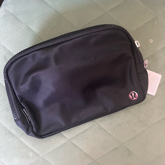 Nwt Lululemon everywhere belt bag Large - Picture 6 of 6